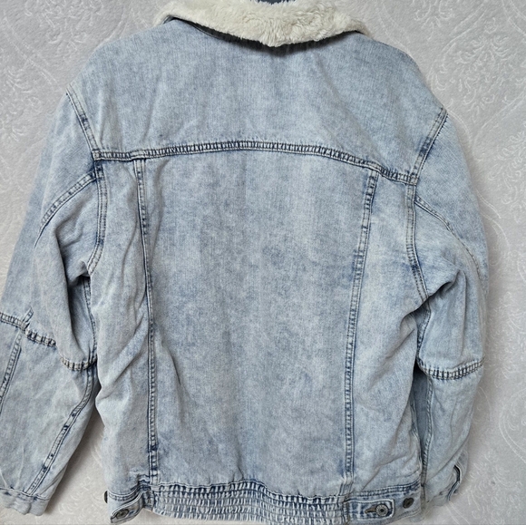 American Eagle faux fur lined warm denim jacket - Picture 2 of 6